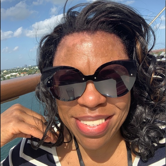 Meet your Posher, Deborah - Picture 1 of 1